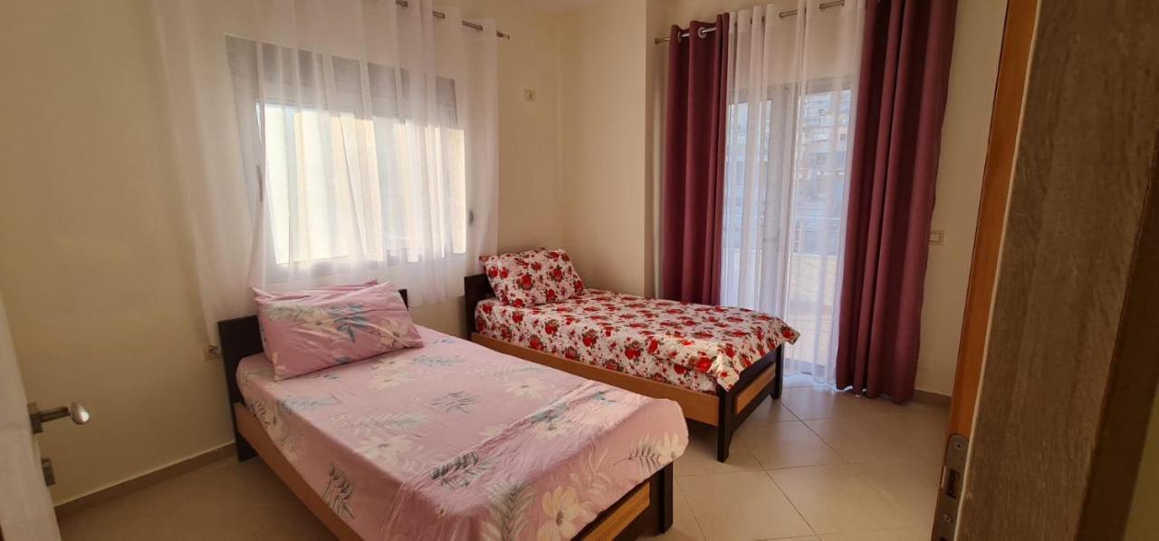 Saranda City Center & Beach Apartament 2 Bed Room Bagian luar foto