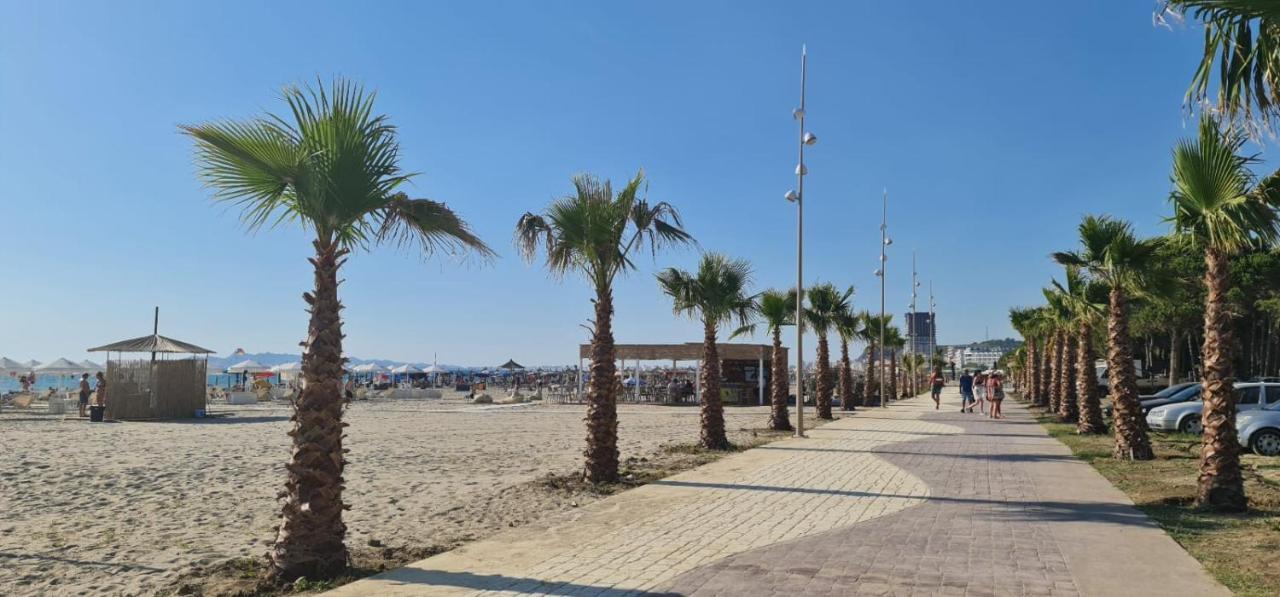 Saranda City Center & Beach Apartament 2 Bed Room Bagian luar foto