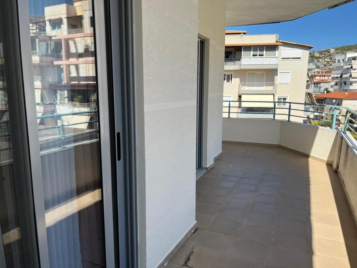 Saranda City Center & Beach Apartament 2 Bed Room Bagian luar foto