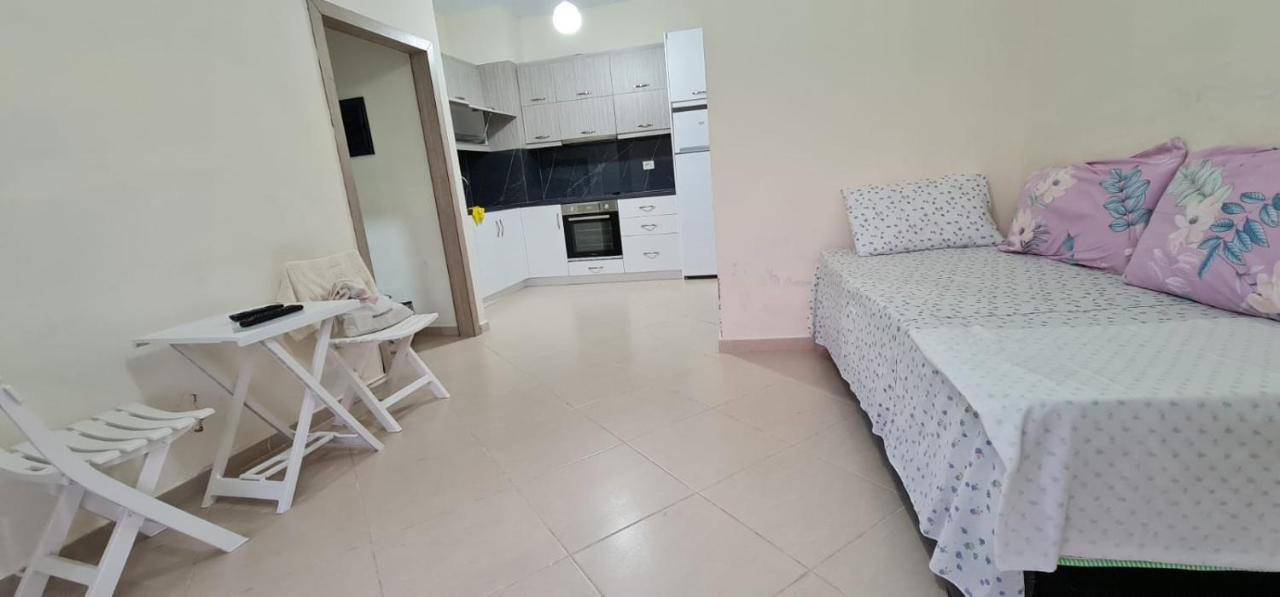 Saranda City Center & Beach Apartament 2 Bed Room Bagian luar foto