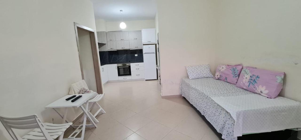 Saranda City Center & Beach Apartament 2 Bed Room Bagian luar foto